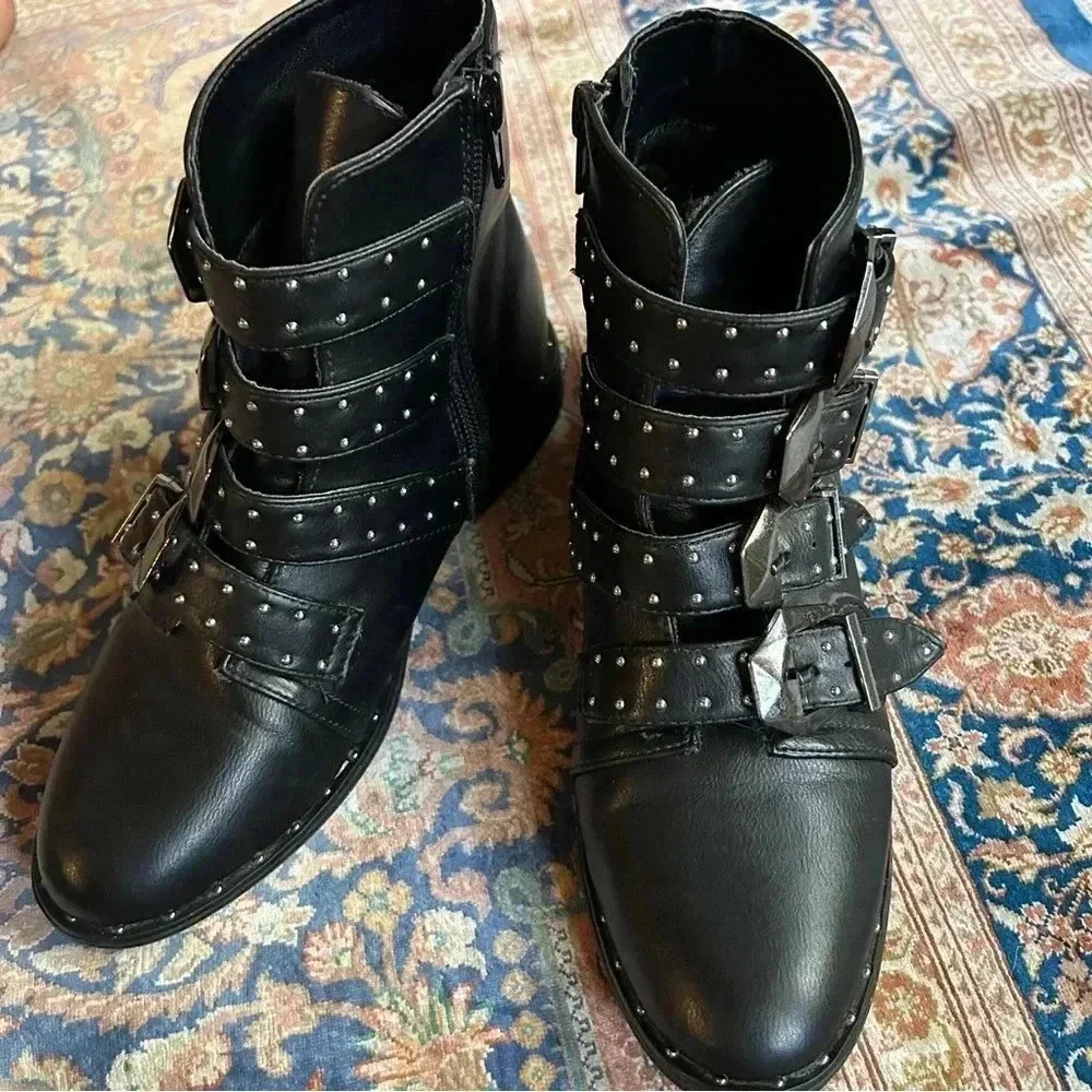 GUC Bamboo brand size 5.5 black biker boots. Faux leather. 3 buckles. Side zip